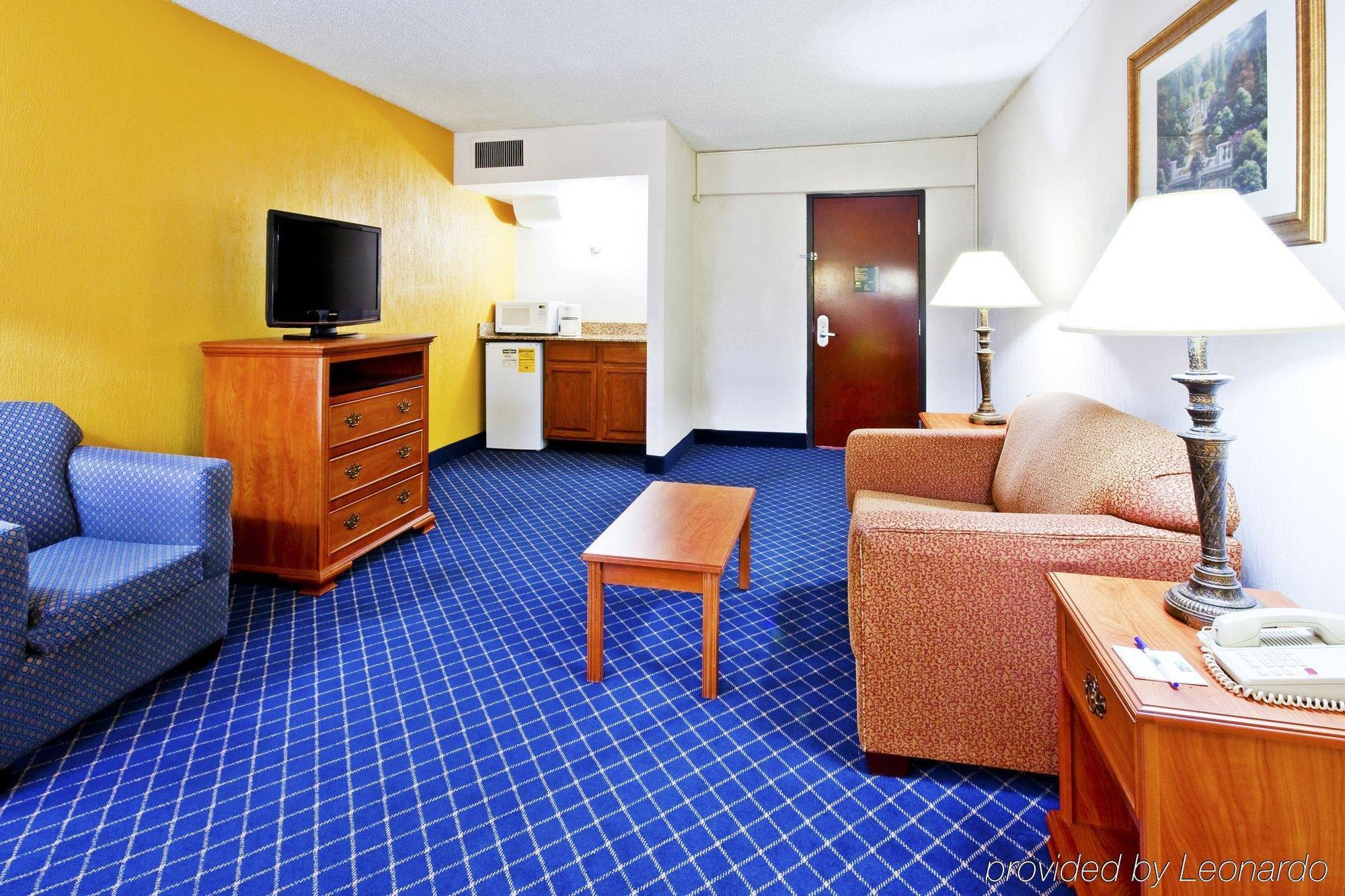 Holiday Inn Express & Suites Nashville-I-40 & I-24 Pokoj fotografie